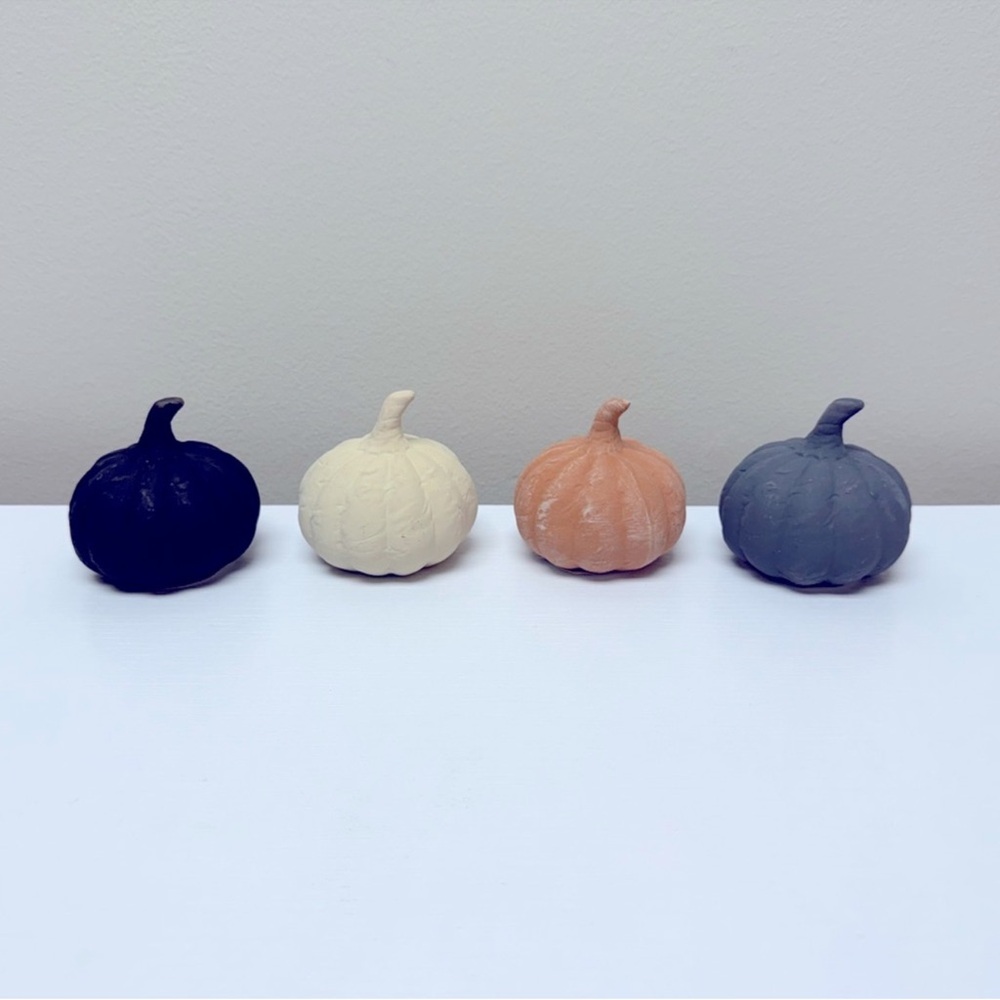 Target Bullseye Playground Fall Thanksgiving set of 4 small terracotta pumpkins